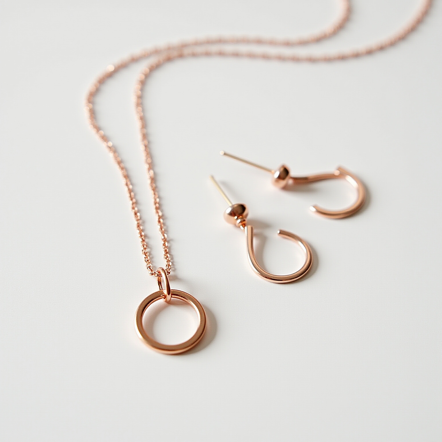 Conjunto Aurora Urbana: Colar Curto Círculo e Brincos Rosé