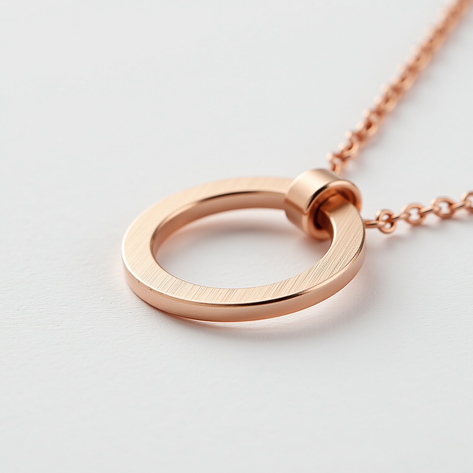 Conjunto Aurora Urbana: Colar Curto Círculo e Brincos Rosé